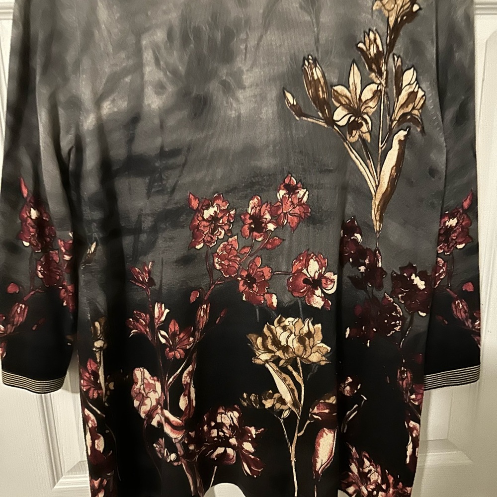 Chicos 🎃lightweight top. - Picture 2 of 4